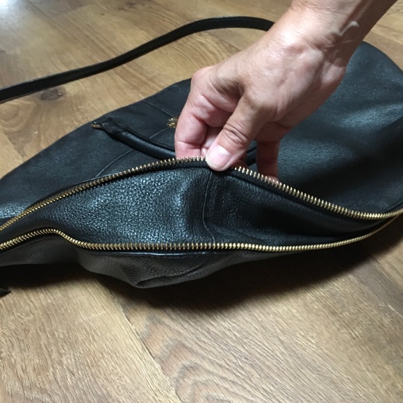 TORI BURCH BLACK & GOLD LEATHER PURSE CROSS BODY STRAP - Picture 8 of 15